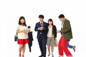 《雾中戏台》雾气中的台口与追光