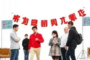 《午夜演播厅》导播台红灯亮起的一瞬